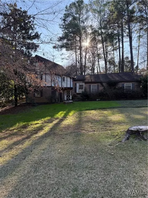 629 Woodridge Dr, Tuscaloosa, AL 35406