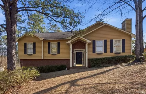 5109 Lakehurst Dr, Northport, AL 35473
