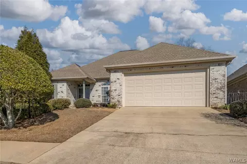 702 Greenbriar Dr, Northport, AL 35473