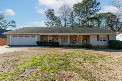 905 Lakeside Pl, Northport, AL 35473