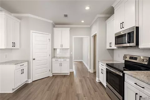 5240 Summerfield Dr E, Tuscaloosa, AL 35404