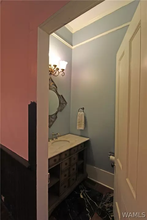Bath - 417 Prairie Ave, Eutaw, AL 35462 photo 3 of 4