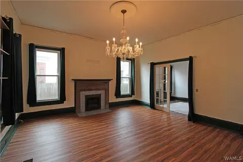 Living - 417 Prairie Ave, Eutaw, AL 35462 photo 2 of 4