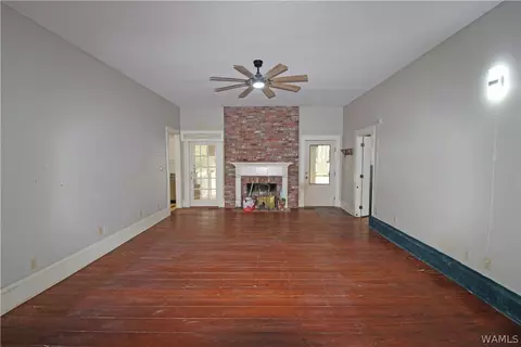 Living - 417 Prairie Ave, Eutaw, AL 35462 photo 4 of 4