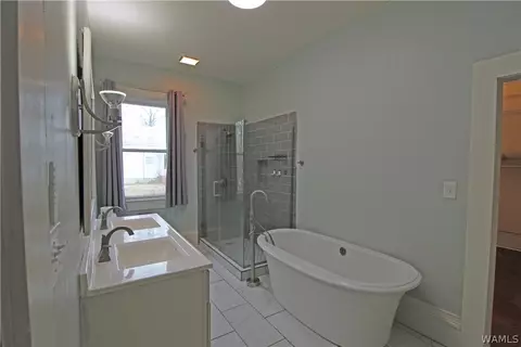 Bath - 417 Prairie Ave, Eutaw, AL 35462 photo 1 of 4