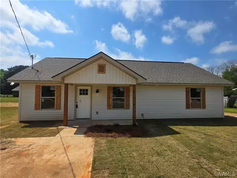 503 Market St, Moundville, AL 35474
