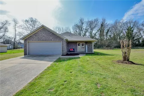 1221 Jamestown Cir, Moundville, AL 35474