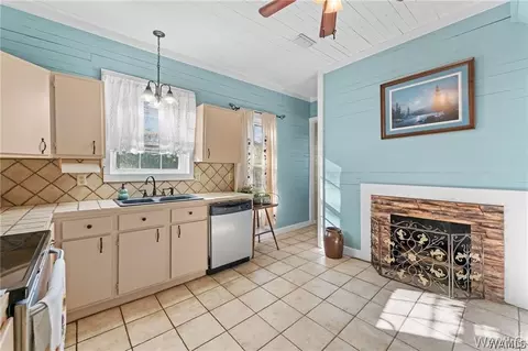 Kitchen - 16518 Wesley Chapel Rd, Ralph, AL 35480 photo 3 of 3