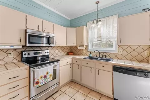 Kitchen - 16518 Wesley Chapel Rd, Ralph, AL 35480 photo 2 of 3