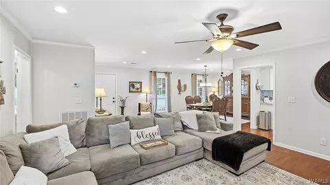 206 Parkway Dr, Livingston, AL 35470