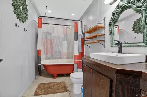 Bath - 2388 Old Parrish Rd, Parrish, AL 35580 photo 1 of 1