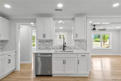 3904 Blackberry Ln, Northport, AL 35473