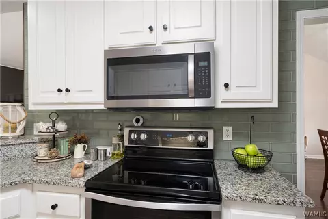 Kitchen - 13708 Lisa Dr, Lake View, AL 35111 photo 4 of 4