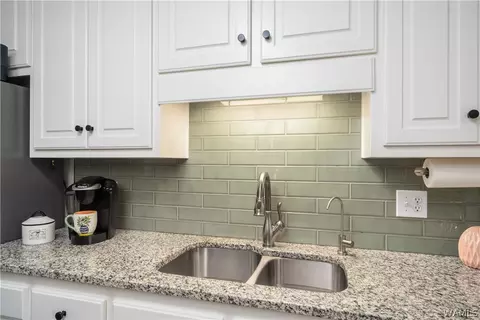 Kitchen - 13708 Lisa Dr, Lake View, AL 35111 photo 3 of 4