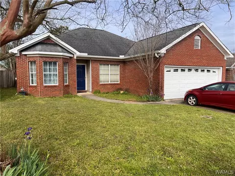 220 Azalea Ln, Moundville, AL 35474