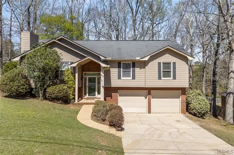 4902 Lakehurst Dr, Northport, AL 35473