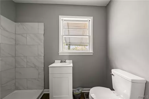 Bath - 2409 Walnut Ave, Anniston, AL 36201 photo 2 of 2
