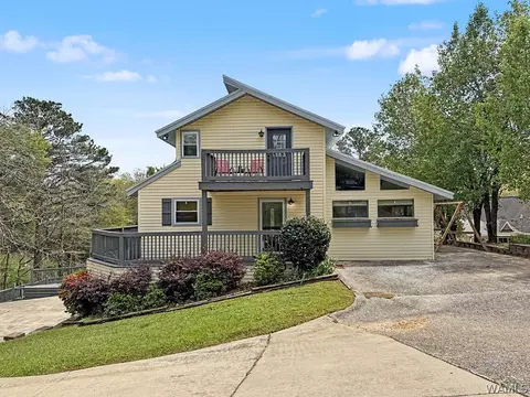 15550 Beacon Point Dr, Northport, AL 35475