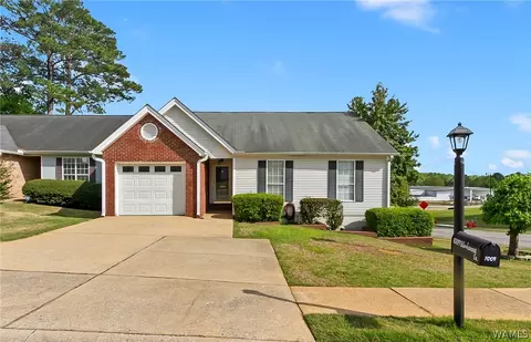 1009 Yellowhammer Ln, Northport, AL 35476