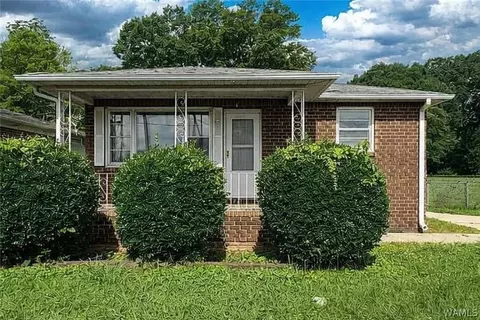 1002 Meadowood Ave, Hueytown, AL 35023