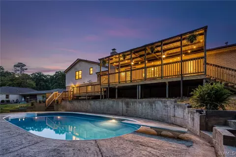 1005 Princeton Pl, Northport, AL 35473
