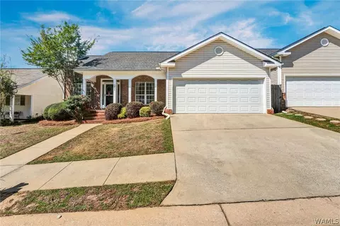 8421 Meadowlake Village Dr, Northport, AL 35473