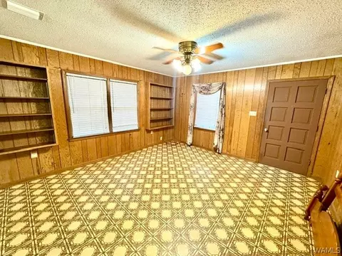 Living - 600 E 6th Ave, Linden, AL 36748 photo 1 of 2