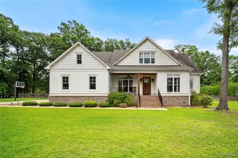 100 Cherokee Dr, Livingston, AL 35470