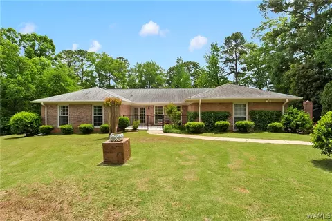 601 Innsbruck Ct, Northport, AL 35473