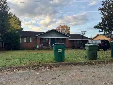 1426 E 2nd St, Tuscumbia, AL 35674