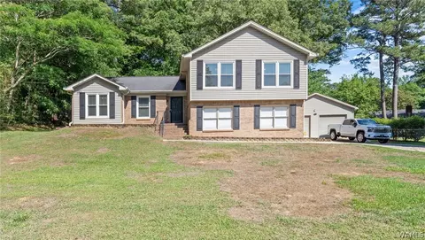 5605 Northwood Lake Dr E, Northport, AL 35473