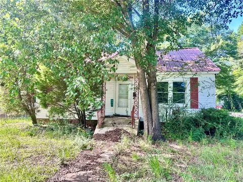 621 3rd Ave SE, Aliceville, AL 35442