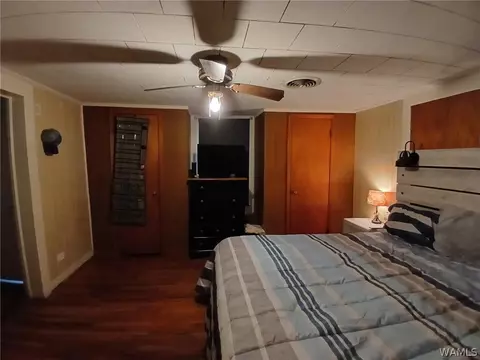 Bedroom - 1417 Wolf Rd, Sulligent, AL 35586 photo 2 of 3