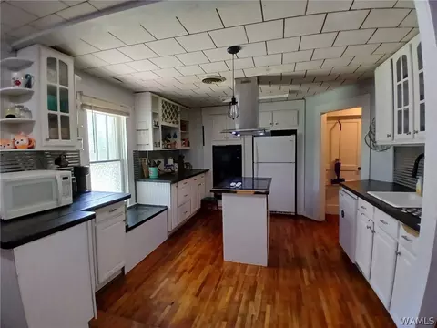 Kitchen - 1417 Wolf Rd, Sulligent, AL 35586 photo 2 of 2
