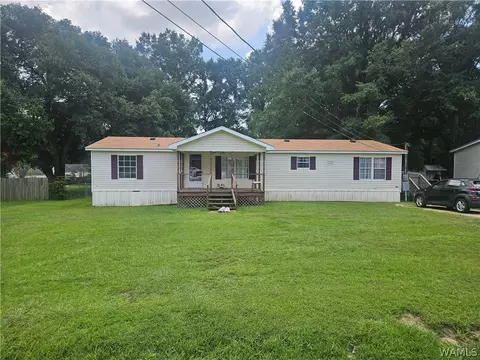 5301 Candlewood Dr, Northport, AL 35473