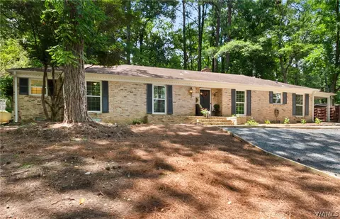 5304 Northwood Lake Dr W, Northport, AL 35473