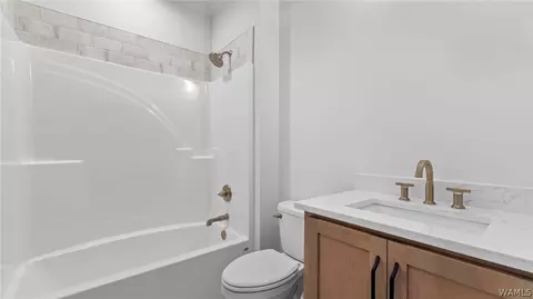 Bath - 19045 White Oak Loop, Berry, AL 35546 photo 3 of 3