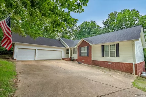 1642 Eastshore Dr, Cottondale, AL 35453