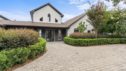 13077 Country Club Dr, Northport, AL 35475