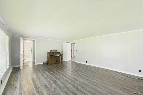 Living - 2302 20th Ave E, Jasper, AL 35501 photo 2 of 3