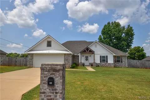 86 Rob Lee St, Moundville, AL 35474