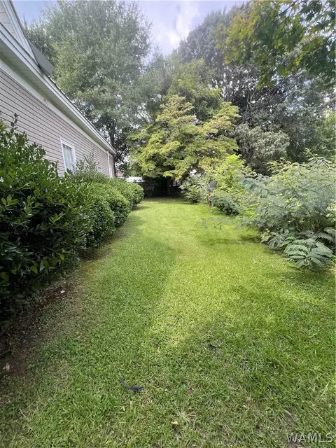 Exterior - 305 8th St N, Clanton, AL 35045 photo 5 of 6