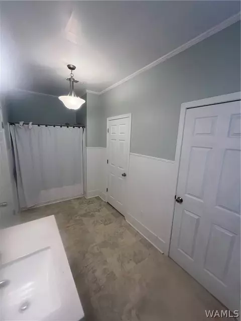 Bath - 305 8th St N, Clanton, AL 35045 photo 3 of 4