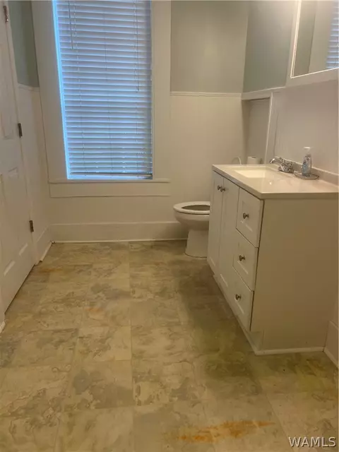 Bath - 305 8th St N, Clanton, AL 35045 photo 4 of 4