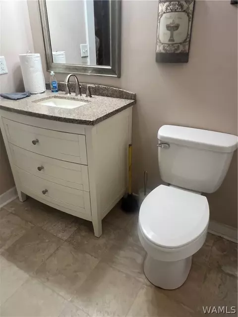 Bath - 305 8th St N, Clanton, AL 35045 photo 2 of 4