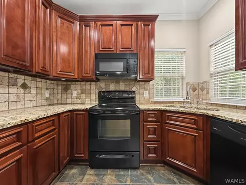 Kitchen - 12722 Alpine Cir, Lake View, AL 35111 photo 4 of 5