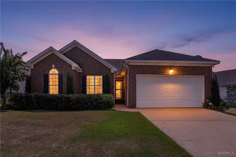 13919 Highland Pointe Dr, Northport, AL 35475