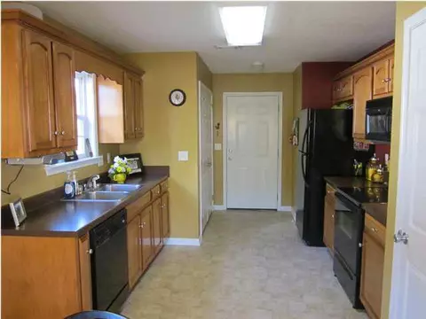 219 Peyton Ln, Moundville, AL 35474 photo 2