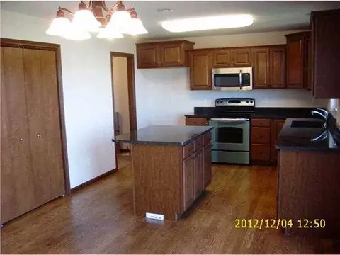 2090 Fieldcrest Ln, Ely, IA 52227 photo 3