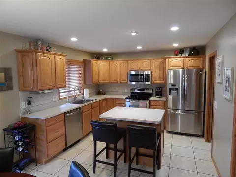 1945 Southbrook Dr, Ely, IA 52227 photo 2